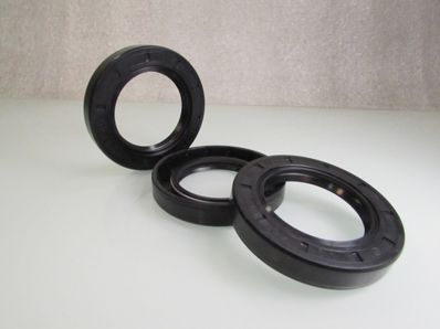 Сальник водяного насоса 40х62х10 СМД-14/18
