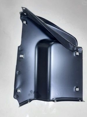 Щиток подножки КАМАЗа левый в сборе