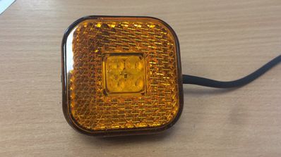 Dimensiune pătrată laterală cu sârmă galbenă