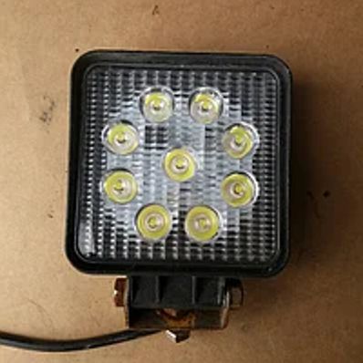 Plic lateral alb cu fir pătrat